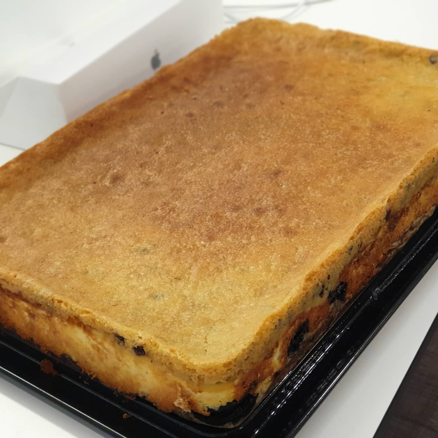 4 Layer Chocolate-Chip-Cookie Cream-Cheesecake Oreo Fudge-Brownie

Erster für die neuen Kollegen.

Kalorien: Viele
Rezept: sucht Mal bei “ tasty “ nach Oreo Cheesecake brownie