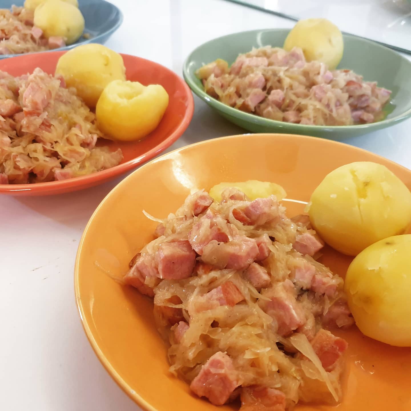 #Sonntagsessen #kassler #sauerkraut und #nachtisch #tiramisu