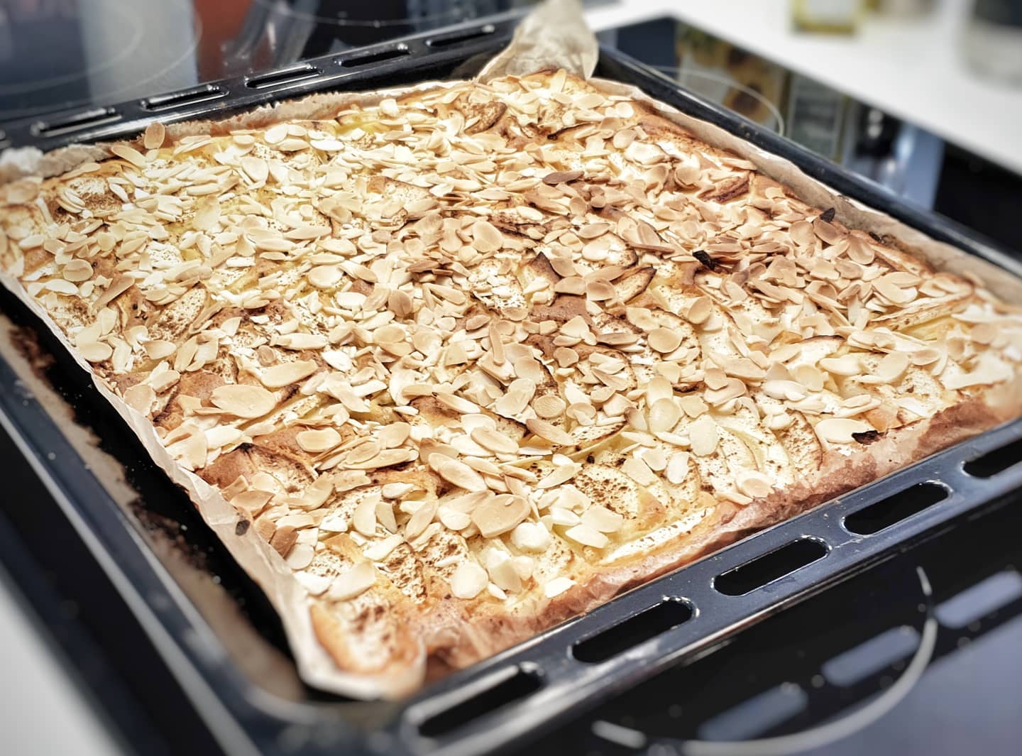Hey die neue Arbeit hat ne Küche, uh da ist ein Ofen: „Darf den jeder Benutzen?“ 👍
„Wäre es okay wenn ich für alle Kuchen backe?“
👍😳😏🔥☝️😍👍🤯🤤👍👍👍👍👍👍👍👍👍👍👍👍👍👍👍👍👍👍👍👍👍👍👍👍👍👍👍👍👍👍👍👍👍👍 #foodblog #applecake #almonds #baking #bakingatwork #cake #apfelkuchen #apfelmandelkuchen #blechkuchen